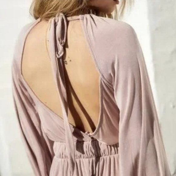 💥 HOST PICK 💥NWT Free People Beach Long Sleeve Romper With Open Back - Picture 4 of 8